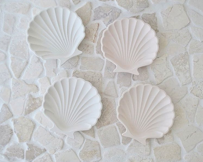 Clam Shell Tray